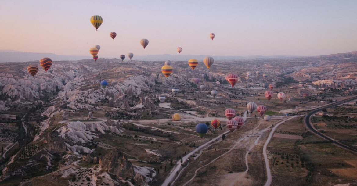 hot-air-ballons-in-the-sky